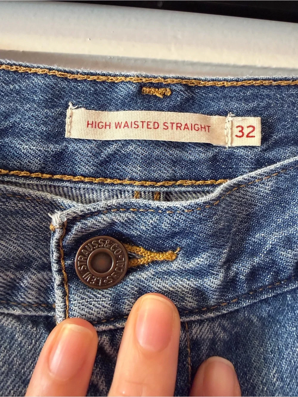 Levis W 32 High Waisted Straight Blue Jeans